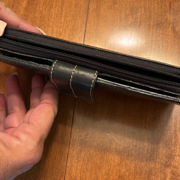 Kenneth Cole Black Leather Wallet - Picture 4 of 8